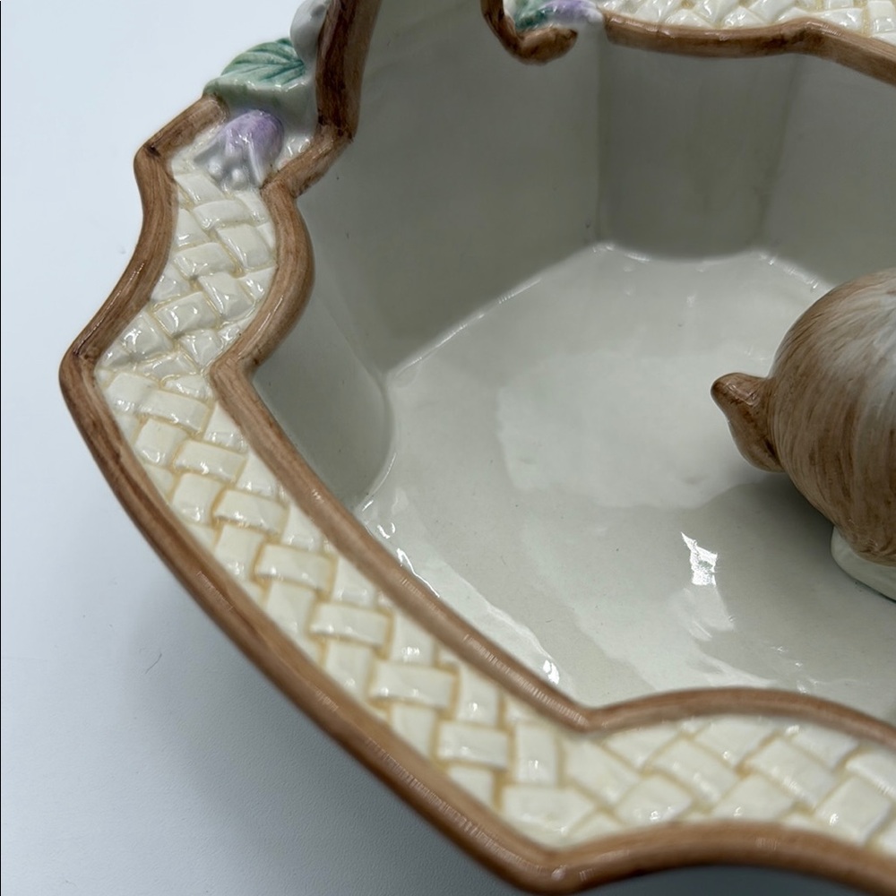 FITZ AND FLOYD ESSENTIALS BOTANICAL BUNNY BASKET WITH HANDLE - Picture 8 of 16